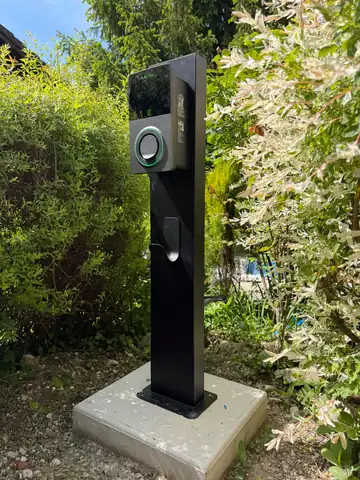 borne de recharge installée par un professionnel IRVE dans l'Ain